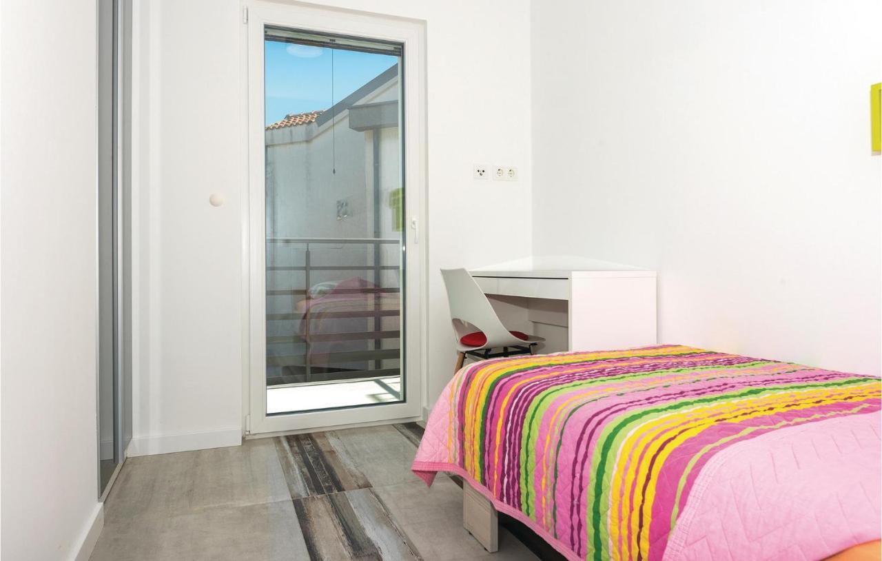 Cozy Apartment In Brodarica With Wifi Εξωτερικό φωτογραφία