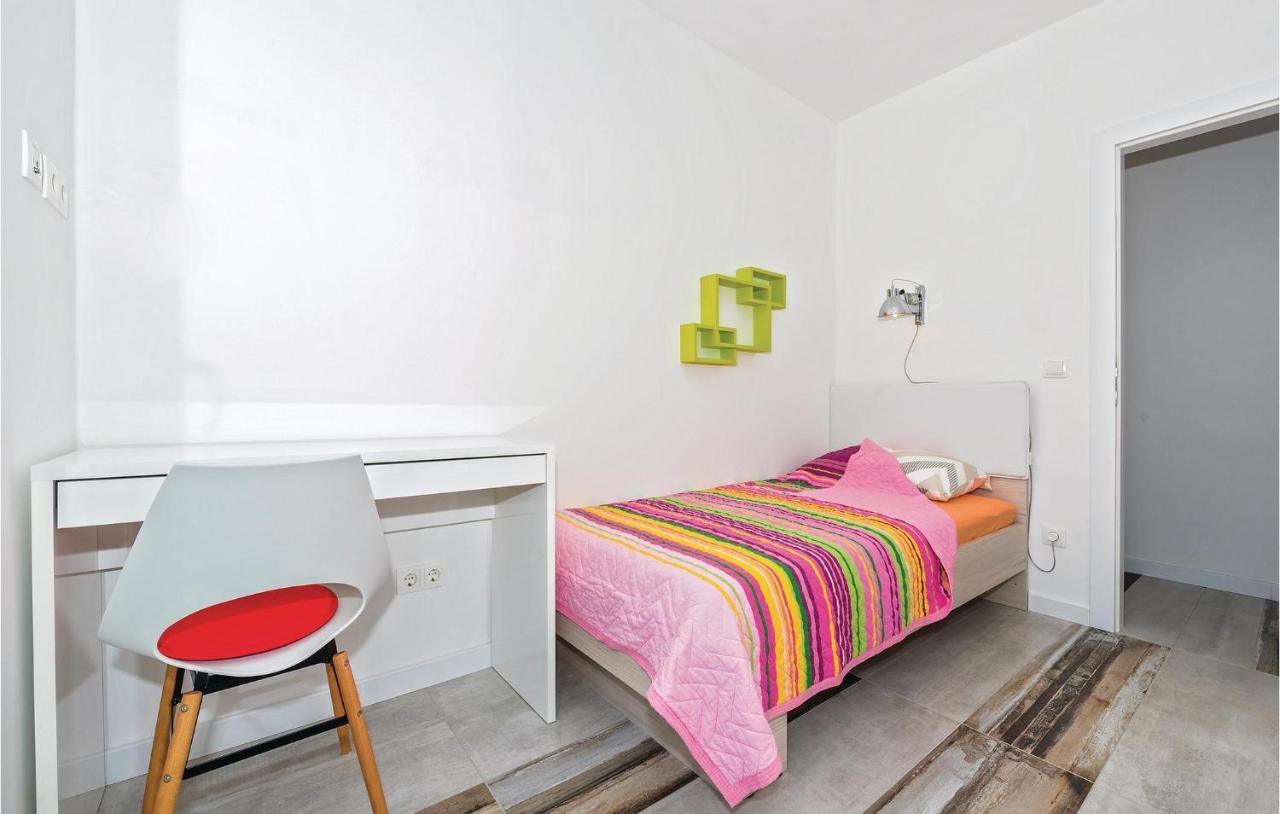 Cozy Apartment In Brodarica With Wifi Εξωτερικό φωτογραφία
